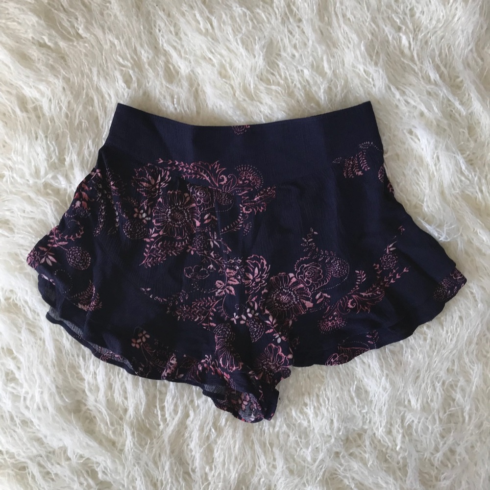 🚨NWT Sun And Shadow Ruffle Shorts🚨 - Picture 2 of 7